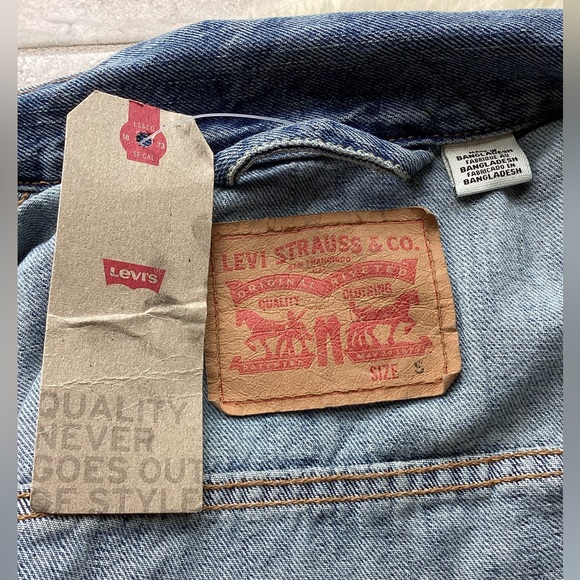 NWT Levi’s Classic Denim Jacket. B13 - Picture 8 of 12